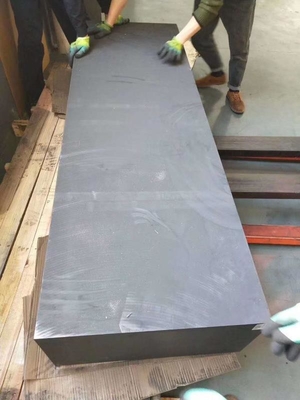740*400*2300 Grote blokken Vlak Grafiet Bulk Densiteit 1,75 Kristal Morfologie 0,8 mm