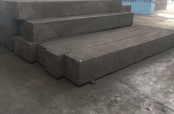 Extrudeerde grafietstaafvormingswijze 1300-2500 mm Lengte Bulk Density 1,6 Dia 20-75 mm