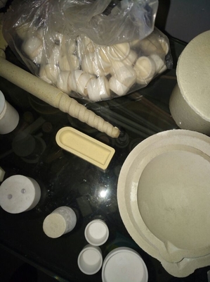 Gepersonaliseerde keramische smeltkroes met een lage koolstof- en zwavelgehalte voor staal DC-15 Standard