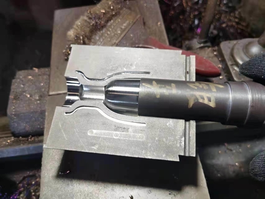 Automatische warm smeedmachine voor gepersonaliseerde koperen inzetproductietechnologie