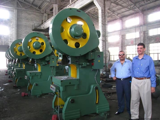 Automatische warm smeedmachine voor gepersonaliseerde koperen inzetproductietechnologie
