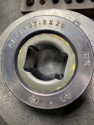 Hoogdichte ronde zeshoekige achthoekige vierkante versnellingsmachine Grafiet die voor het gieten van koper messing